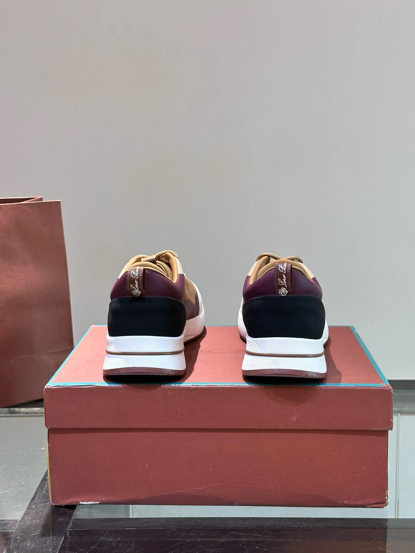 Factory price: 540💰Loro men's shoes💰iana niche Loro classic jogging shoes, men's lace-up casual shoes and sneakers, high-quality lightweight and comfortable fabrics, suitable for outdoor leisure, the color scheme is young and energetic, and it looks great with sportswear or casual suits! Size: 39-45 (46 customized)